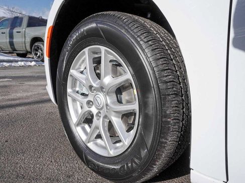 New 2026 Chrysler Pacifica Select image 9