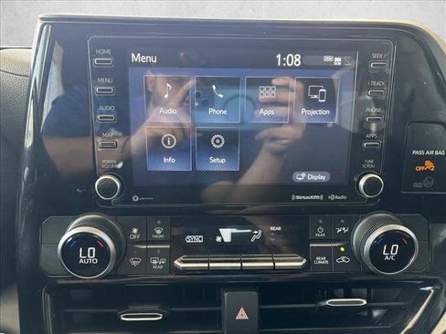 Used 2022 Toyota Highlander LE AWD/4WD image 12