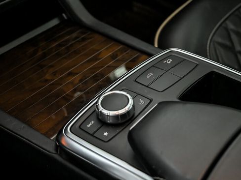 Used 2014 Mercedes-Benz GL 450 4MATIC w/ Lighting Package image 35