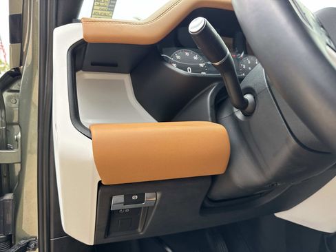 Used 2024 Land Rover Defender 110 S image 31