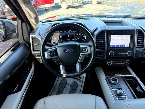 Used 2021 Ford Expedition Platinum image 18