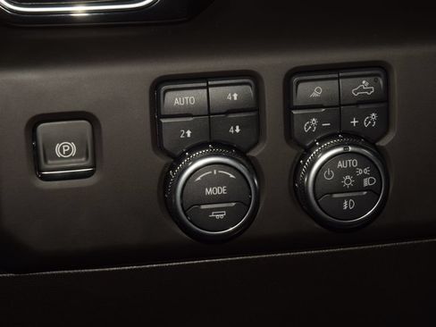 Used 2025 GMC Sierra 2500 Denali Ultimate AWD/4WD image 35