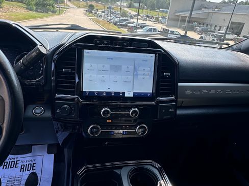 Used 2022 Ford F250 Lariat w/ Black Appearance Package AWD/4WD image 14