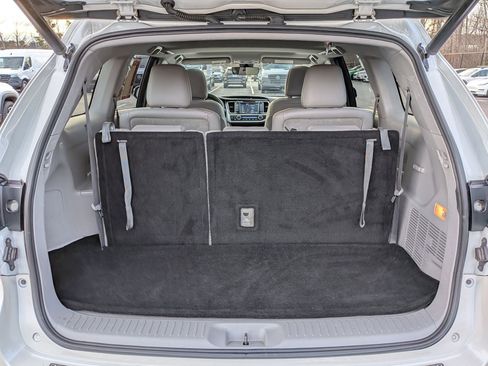 Used 2019 Toyota Highlander XLE image 34