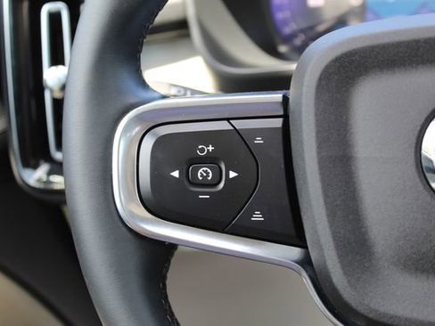 Certified 2023 Volvo XC40 B5 Plus w/ Climate Package AWD/4WD image 17
