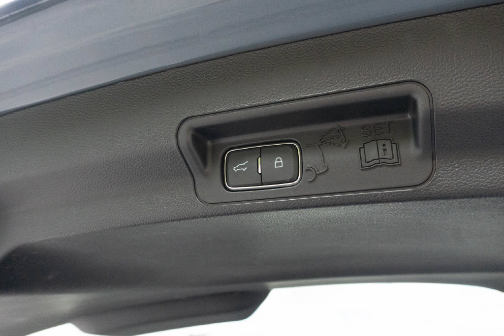 Used 2025 Ford Explorer Active RWD image 15
