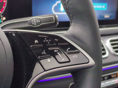 Used 2025 Mercedes-Benz GLS 450 4MATIC image 27