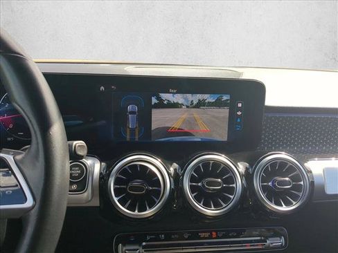 Used 2025 Mercedes-Benz GLB 250 image 14