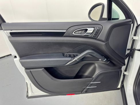 Used 2014 Porsche Cayenne image 38