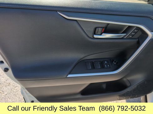 Used 2020 Toyota RAV4 Limited image 13