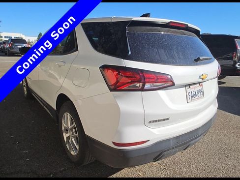 Used 2022 Chevrolet Equinox LS w/ LS Convenience Package image 4