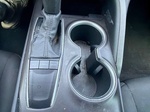 Used 2022 Toyota Camry LE FWD image 30