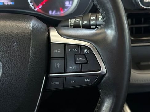 Used 2020 Toyota Highlander LE FWD image 30