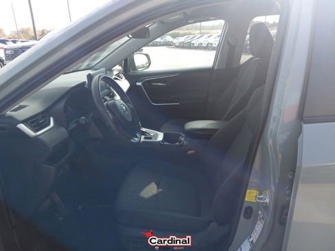 Used 2021 Toyota RAV4 XLE image 19