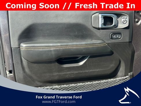 Used 2025 Jeep Wrangler Unlimited Sahara AWD/4WD image 12