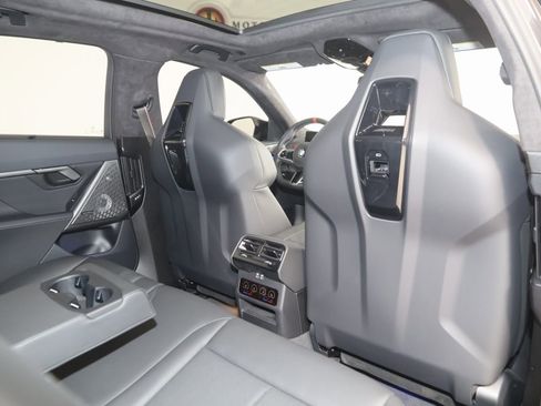 Used 2025 BMW M5 w/ Executive Package image 19