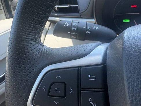 Used 2021 Toyota Sienna Limited FWD image 21