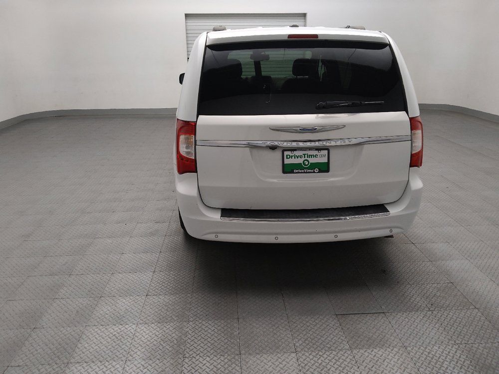 Used 2015 Chrysler Town & Country Touring-L w/ Driver Convenience Group FWD image 6