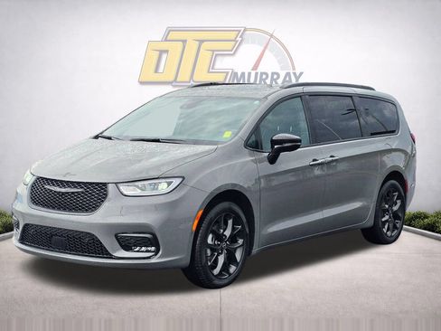 Used 2025 Chrysler Pacifica Limited AWD/4WD image 2