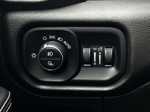 Used 2025 RAM 1500 Laramie AWD/4WD image 27