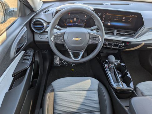 New 2026 Chevrolet Trax LT w/ Driver Confidence Package FWD image 9