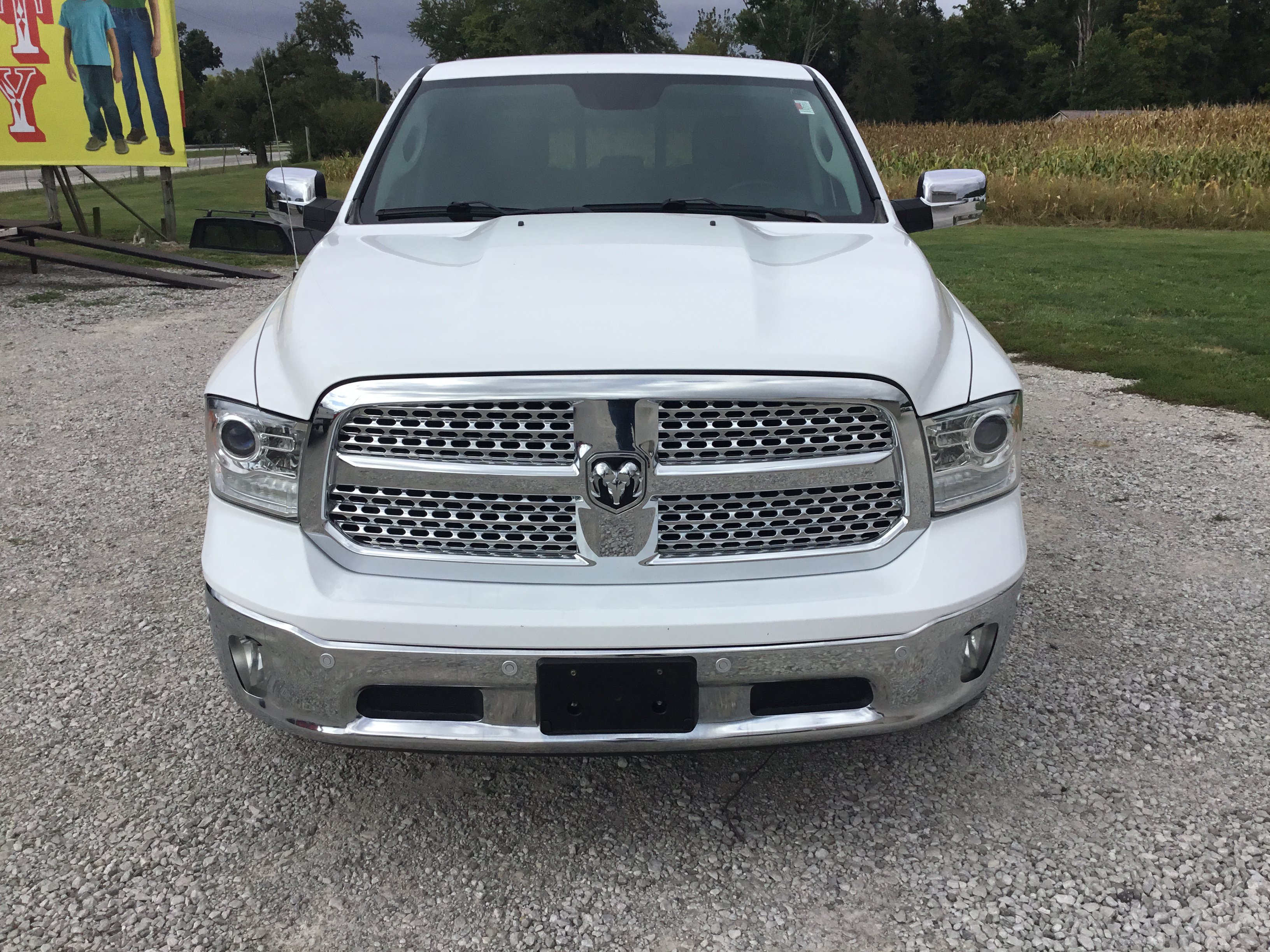 Used 2017 RAM 1500 Laramie w/ Convenience Group AWD/4WD image 8