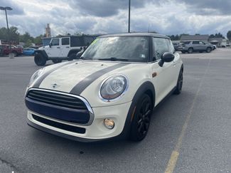 Used 2018 MINI Cooper 2-Door Hardtop FWD video 2