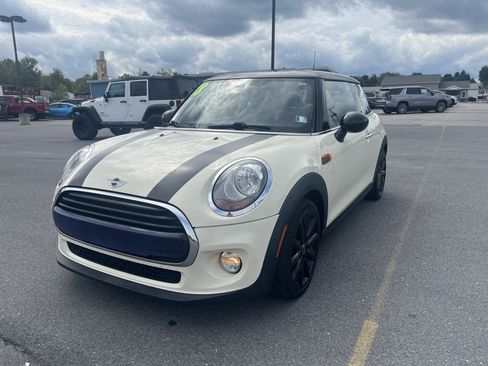 Used 2018 MINI Cooper 2-Door Hardtop FWD image 2