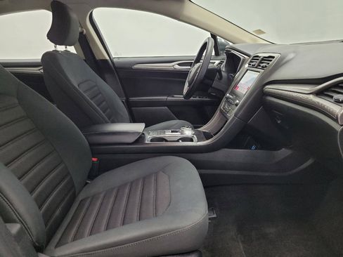 Used 2019 Ford Fusion SE FWD image 21