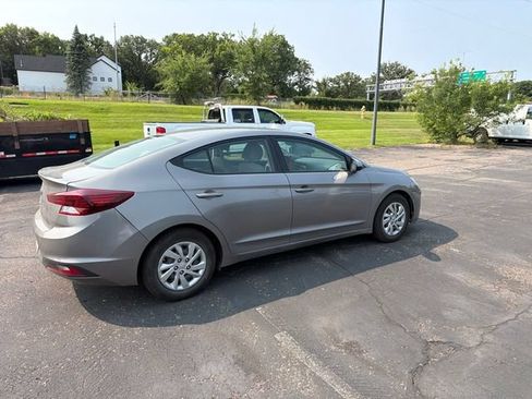 Used 2020 Hyundai Elantra SE FWD image 13