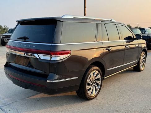 Used 2022 Lincoln Navigator L Reserve AWD/4WD image 9