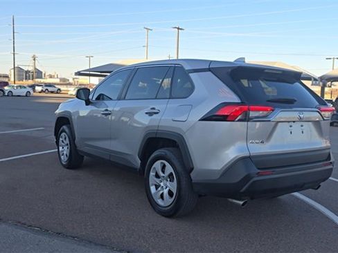 Used 2022 Toyota RAV4 LE image 8