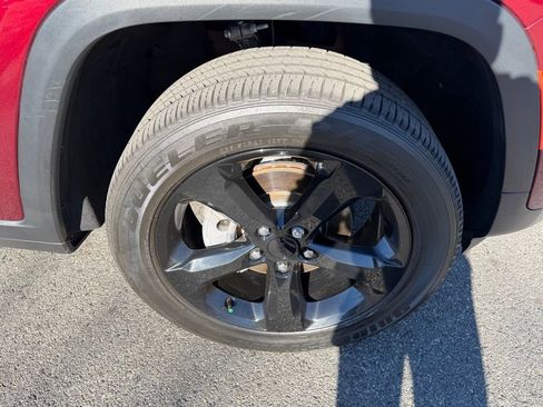 Certified 2024 Jeep Grand Cherokee Altitude image 15