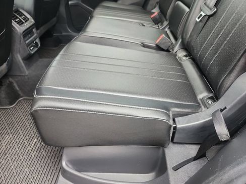Used 2024 Volkswagen Tiguan SE AWD/4WD image 25
