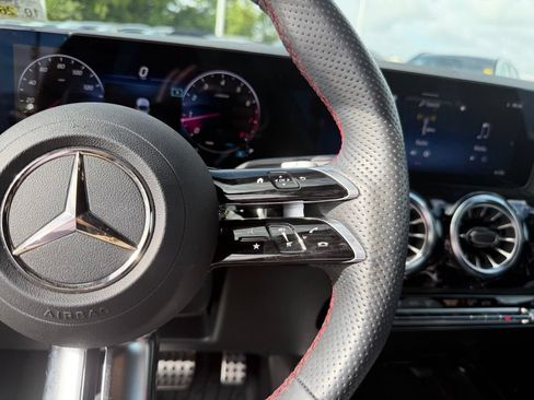 Used 2025 Mercedes-Benz GLA 250 image 12