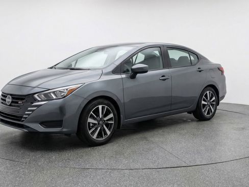 Used 2025 Nissan Versa SV FWD image 3