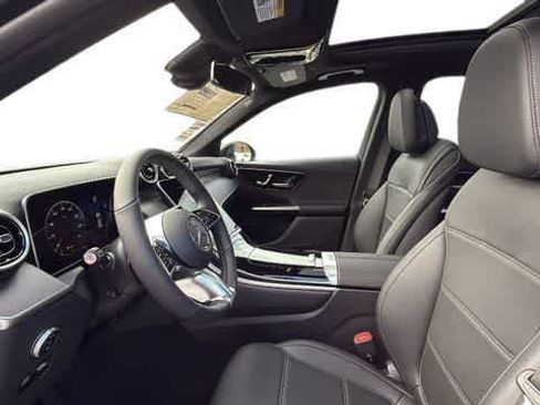 Used 2026 Mercedes-Benz GLC 300 4MATIC image 4