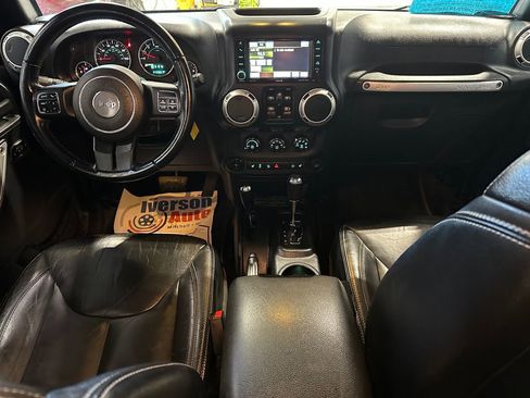 Used 2016 Jeep Wrangler Unlimited Sahara w/ Connectivity Group AWD/4WD image 27