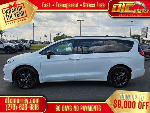 New 2026 Chrysler Pacifica Limited w/ Uconnect Theater Family Group image 8