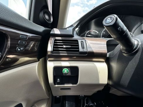 Used 2017 Honda Accord EX-L image 32