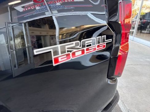 Used 2024 Chevrolet Colorado Trail Boss w/ Technology Package AWD/4WD image 27