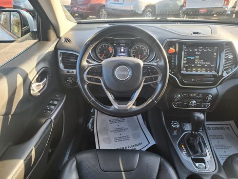 Used 2019 Jeep Cherokee Limited AWD/4WD image 10