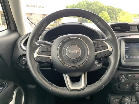Used 2018 Jeep Renegade Latitude w/ Cold Weather Group AWD/4WD image 9