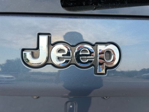 Used 2019 Jeep Cherokee Latitude Plus w/ Comfort/Convenience Group AWD/4WD image 21