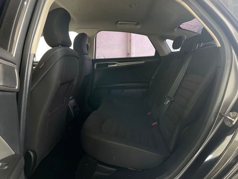 Used 2018 Ford Fusion SE w/ Fusion SE Technology Package image 19