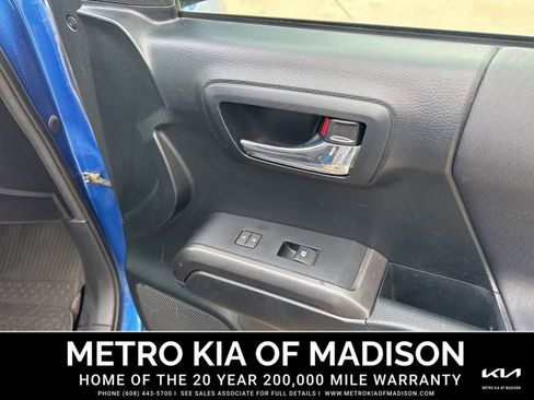 Used 2016 Toyota Tacoma TRD Off-Road w/ Premium & Technology Package image 35