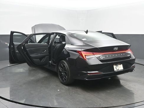 Used 2023 Hyundai Elantra Limited image 56