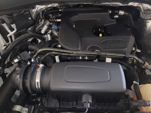 Used 2020 Ford Explorer XLT image 30