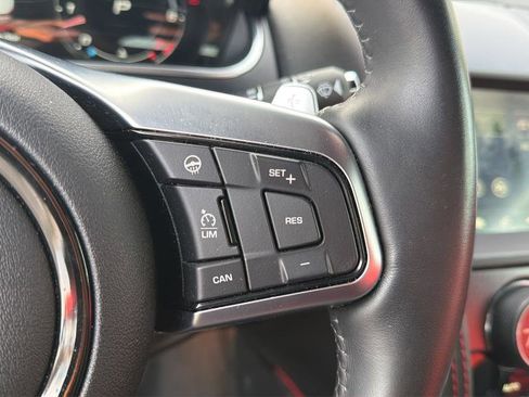 Used 2022 Jaguar F-TYPE Convertible image 30