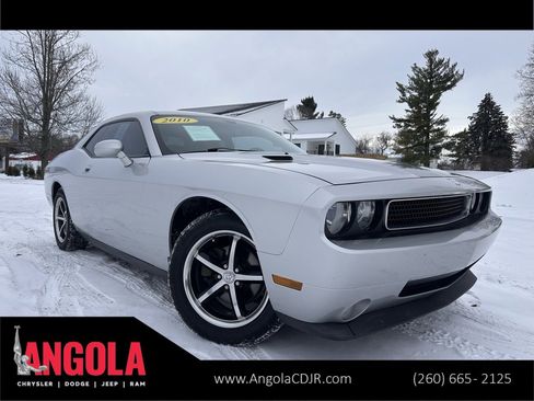 Used 2010 Dodge Challenger SE image 1